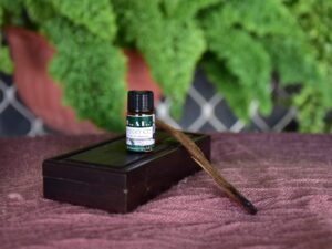 沉香精油